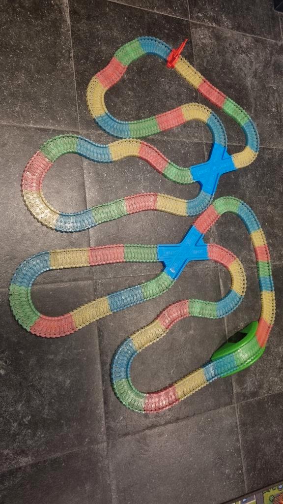 Magic Tracks racebaan 540 delig + extra toebehoren, Kinderen en Baby's, Speelgoed | Racebanen, Elektrisch, Overige merken, Ophalen of Verzenden