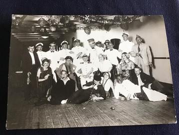 Antieke foto, Gezelschap S.S. Zeelandia, o.a. kapitein 1931 beschikbaar voor biedingen
