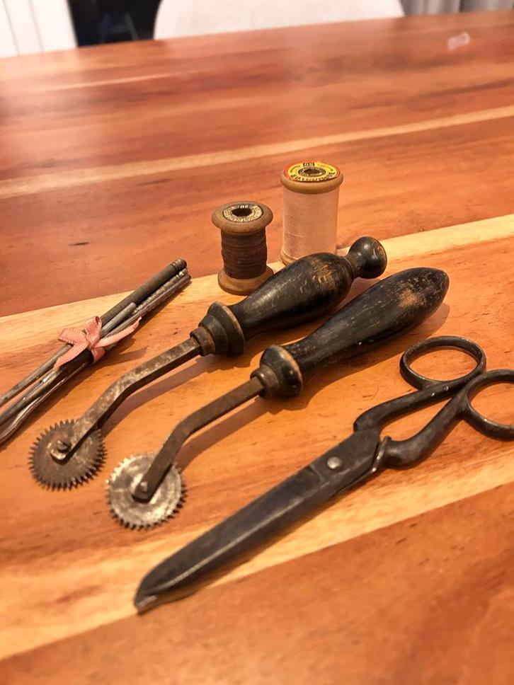 Antiek Naaigerei Set - Naaispullen, Hobby en Vrije tijd, Naaien en Fournituren, Gebruikt, Garen of Naald(en), Ophalen of Verzenden