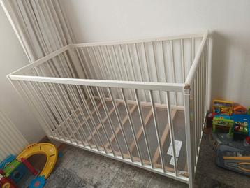 Wit hout baby bedje  beschikbaar voor biedingen