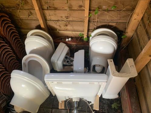 Wandcloset 3 x wc pot villeroy & boch 1x wastafel, Doe-het-zelf en Verbouw, Sanitair, Zo goed als nieuw, Toilet, Ophalen