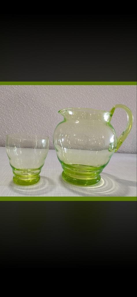 Groene glazen kan en beker set  KRISTALUNIE MAASTRICHT, Antiek en Kunst, Antiek | Glas en Kristal, Verzenden