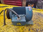 Electromotor 220/380 met bevestigingsplaat en poelie, Doe-het-zelf en Verbouw, Ophalen of Verzenden, Zo goed als nieuw, Elektromotor