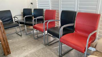 6 leren eetkamerstoelen  beschikbaar voor biedingen