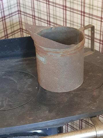 Antieke metalen 2 liter kan. beschikbaar voor biedingen