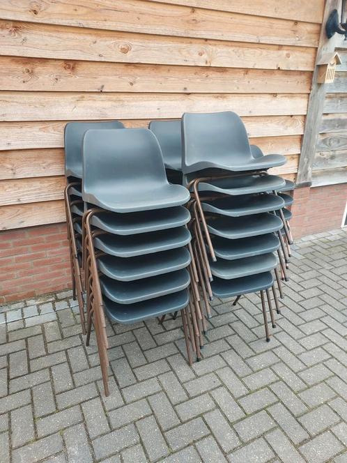 22 x stapelstoelen kantine stapelbare partij stoelen, Huis en Inrichting, Stoelen, Gebruikt, Vijf, Zes of meer stoelen, Ophalen