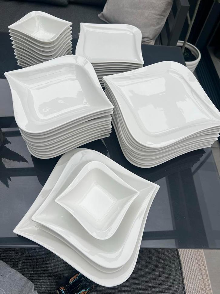 12 Persoons Servies - Zo Goed Als Nieuw!, Huis en Inrichting, Keuken | Servies, Zo goed als nieuw, Compleet servies, Effen, Porselein