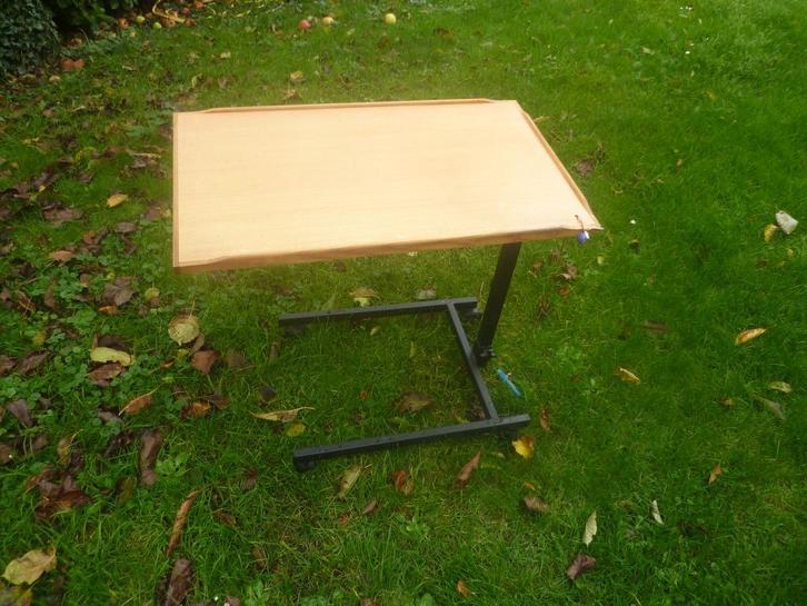 computertafeltje bed tafeltje wieltjes, Computers en Software, Laptopstandaarden, Zo goed als nieuw, Ophalen