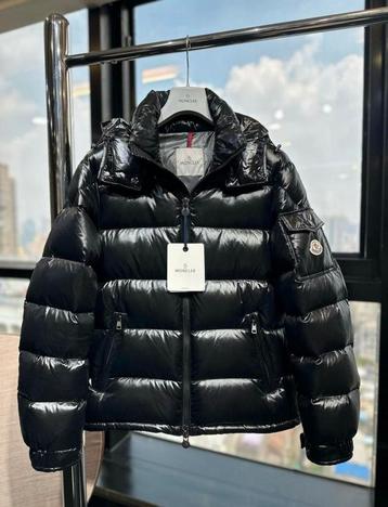 Moncler Maya Puffer Jacket beschikbaar voor biedingen