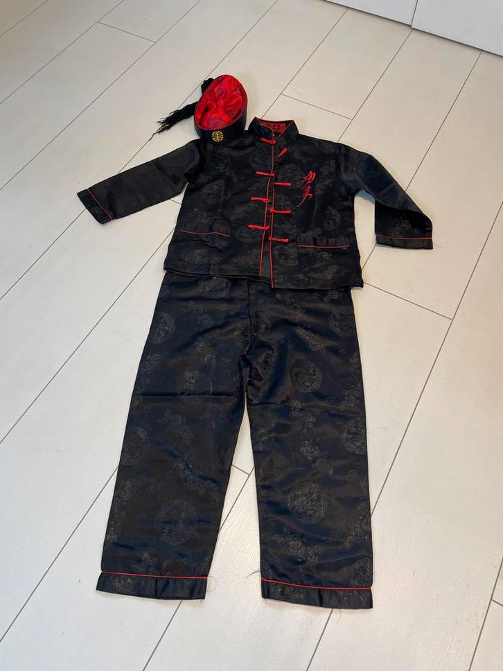 Chinees Kostuum - Compleet!, Kinderen en Baby's, Carnavalskleding en Verkleedspullen, Zo goed als nieuw, Jongen of Meisje, 122 t/m 128