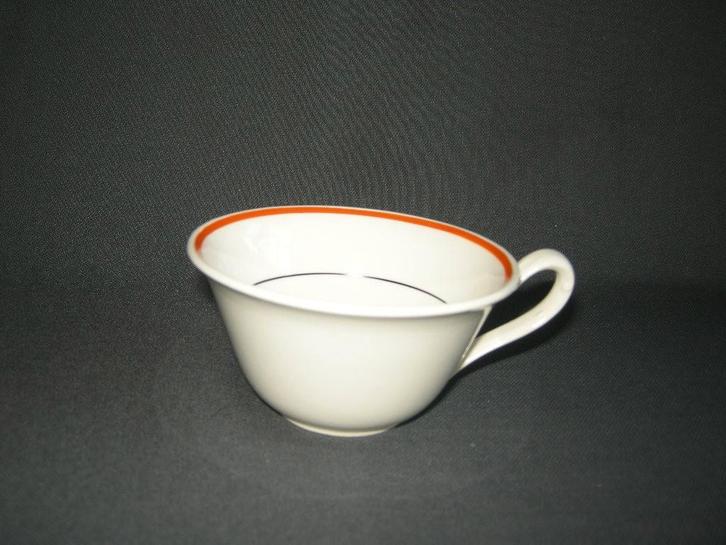 Petrus Regout, roomwit met oranje en zwarte lijntjes, kopje, Antiek en Kunst, Antiek | Servies los, Ophalen of Verzenden