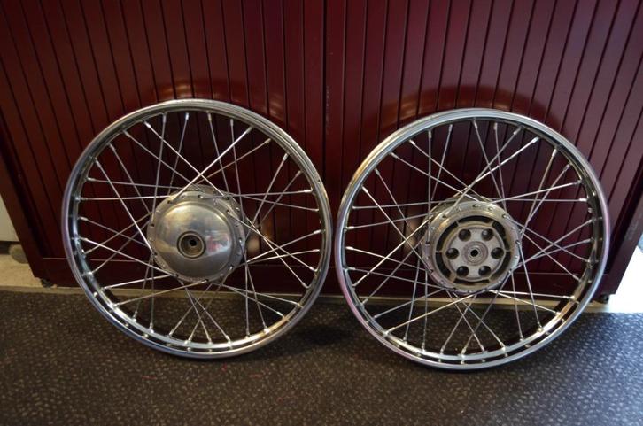 517 set wielen met bolnaaf  17 inch x 150  120 mm naven, Fietsen en Brommers, Brommeronderdelen | Zundapp, Nieuw, Frame, Ophalen of Verzenden
