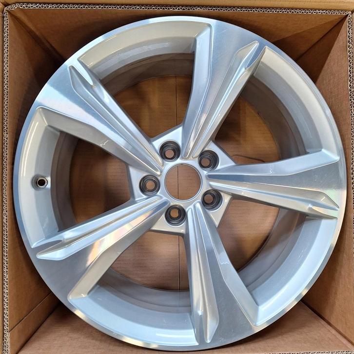 Originele Audi velgen set 80A 601 025 E 19 inch, Auto-onderdelen, Banden en Velgen, Velg(en), Zomerbanden, 19 inch, Personenwagen