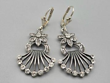 Zilveren Art Deco oorbellen met Swarovski. 2025/529 beschikbaar voor biedingen