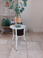 Brocante witte metalen kruk / bijzettafeltje, Antiek en Kunst, Curiosa en Brocante, Ophalen