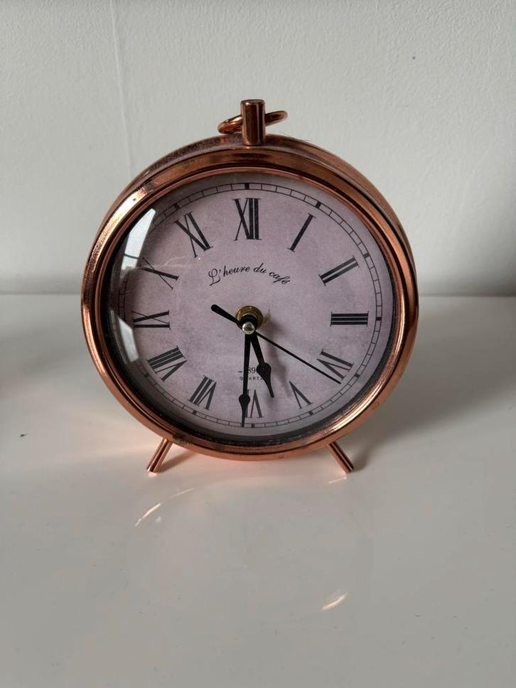 Koperen Klokje - Stijlvol Accessoire, Huis en Inrichting, Woonaccessoires | Klokken, Zo goed als nieuw, Wekker of Tafelklok, Analoog