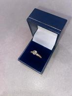 Ring Melano #52 met steentjes (goudkleur), Sieraden, Tassen en Uiterlijk, Ophalen of Verzenden, Zo goed als nieuw