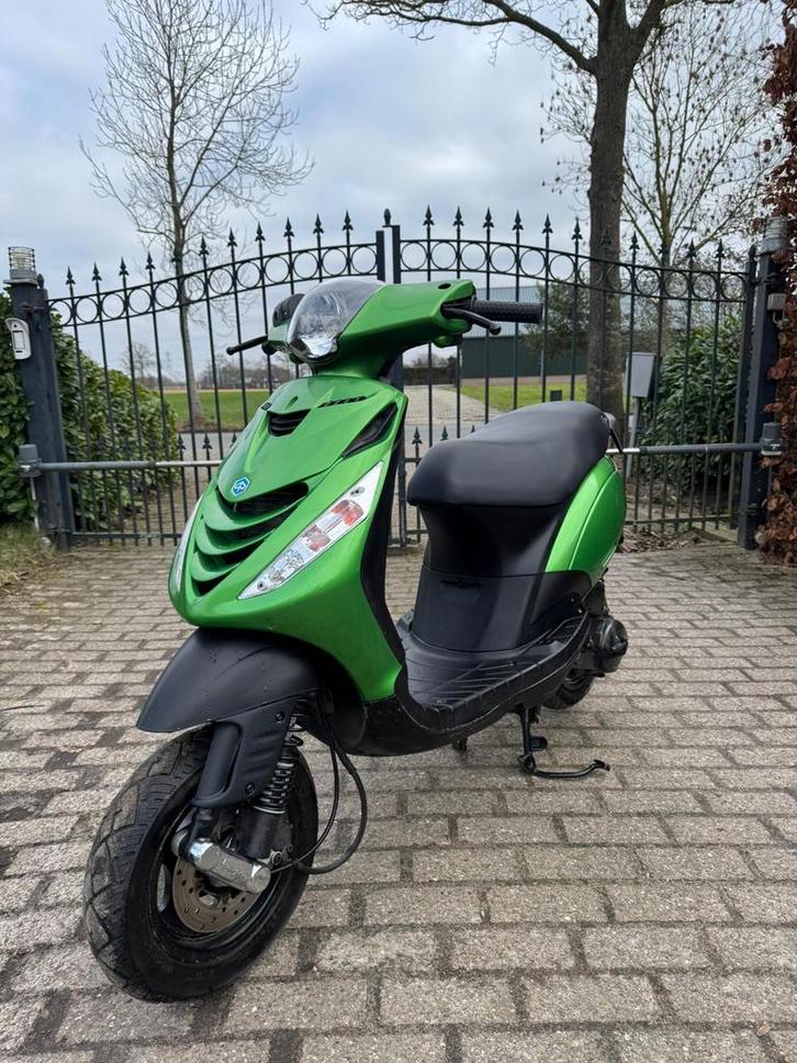 Piaggio zip sp h2o brom 12694 km geel kenteken, Fietsen en Brommers, Scooters | Piaggio, Zo goed als nieuw, Zip, Benzine, Ophalen of Verzenden