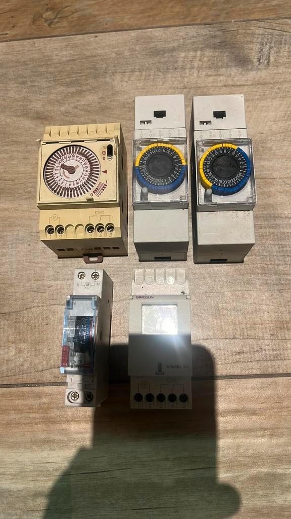 Diverse tijdklokken, Doe-het-zelf en Verbouw, Elektra en Kabels, Gebruikt, Schakelaar, Ophalen of Verzenden