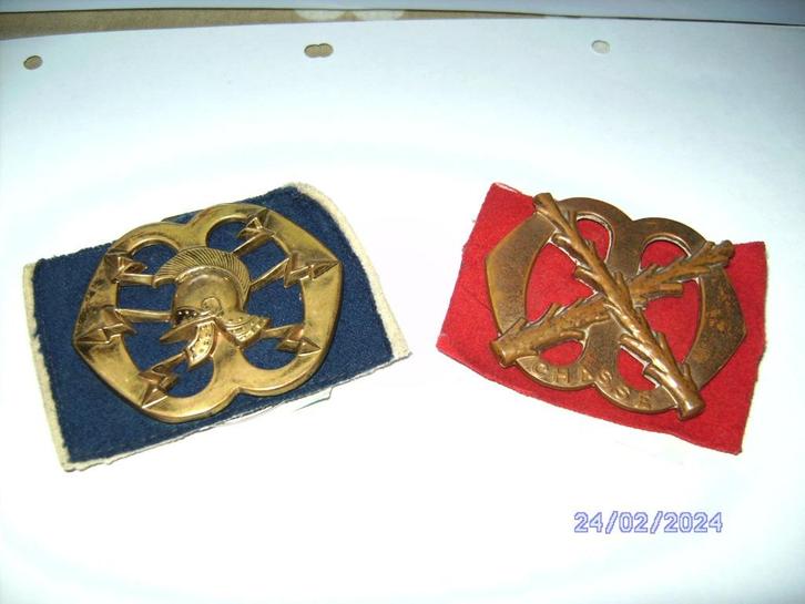 baret embleem Verbindingstroepen Regiment Infanterie Chasse, Verzamelen, Militaria | Algemeen, Landmacht, Embleem of Badge, Nederland