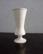 Gouda witte matte gave Vaas Flora Keramiek Gouda ‘80 gemerkt, Huis en Inrichting, Woonaccessoires | Vazen, Wit, Aardewerk of Porselein