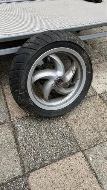 Piaggo fly voor velg beschikbaar voor biedingen