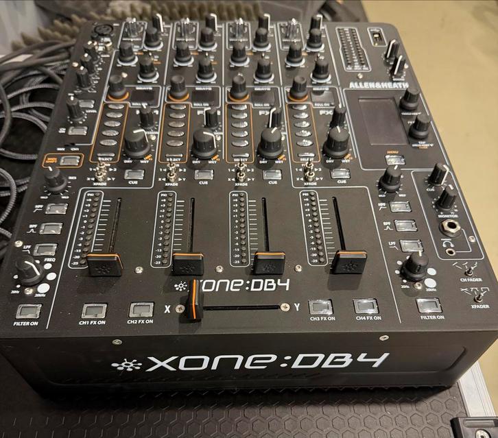 Allen & Heath Xone DB:4 - Nieuwstaat!, Muziek en Instrumenten, Dj-sets en Draaitafels, Zo goed als nieuw, Dj-set, Overige merken
