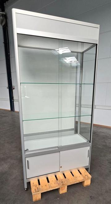 Aluminium winkelvitrine, proffesionele vitrinekast, display beschikbaar voor biedingen