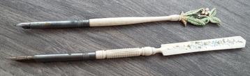 Om 1900 - 1925 Twee Stuks Benen Kroontjes Pen Schrijfstift  beschikbaar voor biedingen