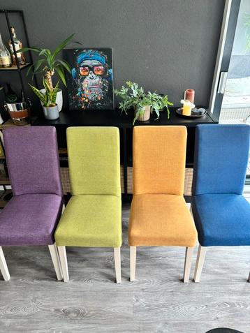 Eettafel stoelen gekleurd beschikbaar voor biedingen