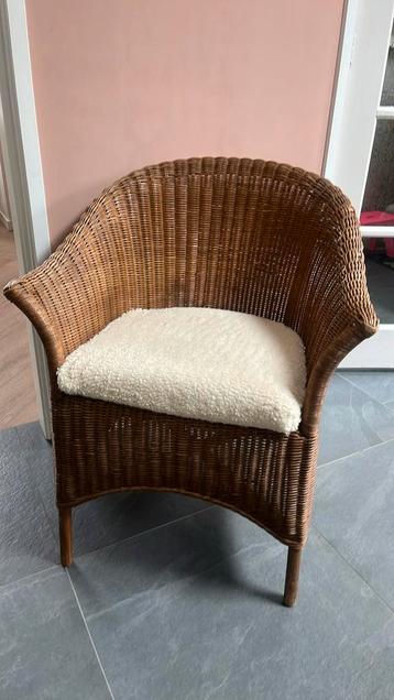 Mooie rotan stoel / fauteuil beschikbaar voor biedingen