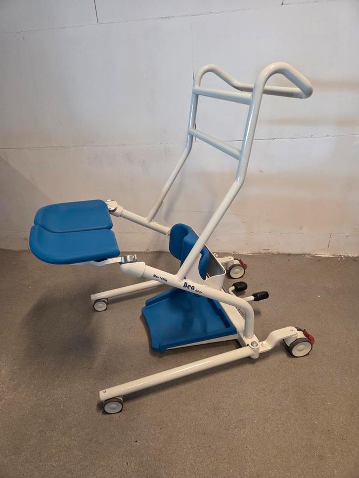 Bea de Luxe sta op hulp / transfer hulp, Diversen, Verpleegmiddelen, Ophalen