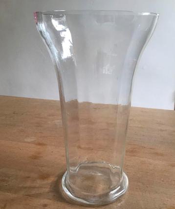 Antiek glazen vaas kristal - glas - 25 cm hoog beschikbaar voor biedingen