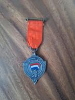 Medaille Huwelijk Beatrix en Claus 1966, Ophalen of Verzenden, Zo goed als nieuw, Nederland, Speld(je) of Lepel(tje)