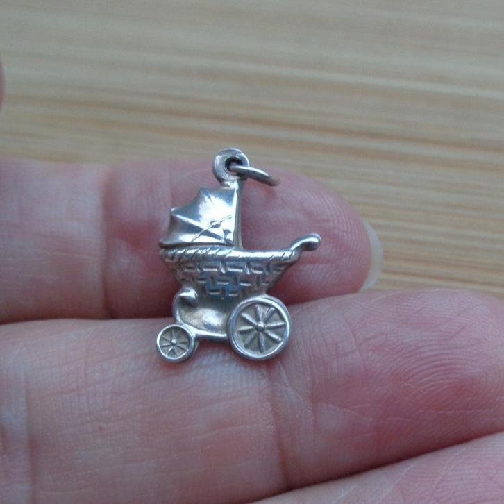zilveren vintage bedel kinderwagen [350], Sieraden, Tassen en Uiterlijk, Bedels, Zo goed als nieuw, Overige merken, Zilver, 1 bedel