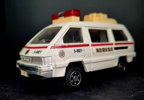 Ambulance Toyota: 1:32 Japan, Hobby en Vrije tijd, Modelauto's | Overige schalen, Zo goed als nieuw, Ophalen of Verzenden