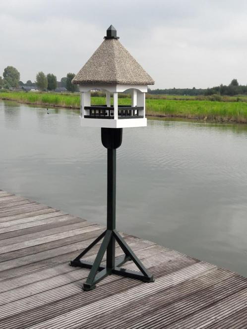 Voeder / Vogelhuisje kleur roomwit/donkergroen, Tuin en Terras, Vogelhuisjes en Vogelbaden, Nieuw, Ophalen