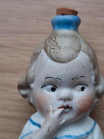 Antiek parfumflesje  beschikbaar voor biedingen
