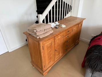 Dressort kast massief hout beschikbaar voor biedingen
