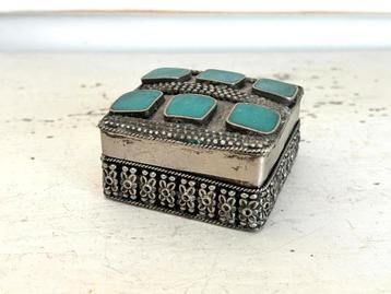 Antiek verzilverd gebedsdoosje gau box met turkoois 6x6cm beschikbaar voor biedingen