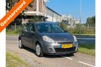 Renault Clio 1.2 Special Line | 5 Deurs | NAVIGATIE, Voorwielaandrijving, Gebruikt, Zwart, 4 cilinders