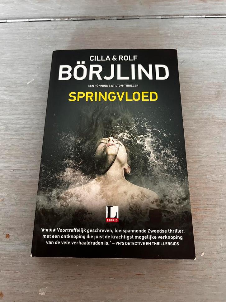 Boek: Springvloed. Auteur: Cilla & Rolf Börjlind., Boeken, Thrillers, Gelezen, Scandinavië, Verzenden