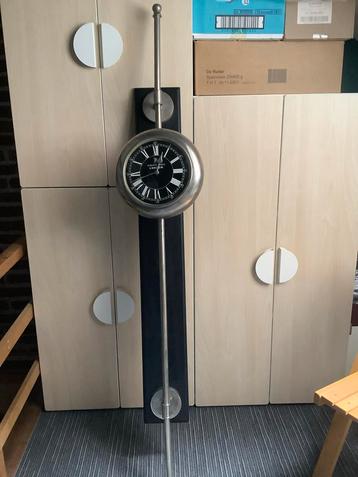 Grote Wandklok - 150cm Hoog beschikbaar voor biedingen