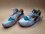 Nike Air huarache turquoise 40.5, Kleding | Dames, Schoenen, Ophalen of Verzenden, Zo goed als nieuw, Wit, Sneakers of Gympen