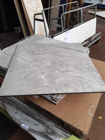 TAFELBLADEN 70 X 70 CM  12 MM TRESPA  PER STUK 12 EURO  beschikbaar voor biedingen