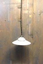 witte email hanglamp met porseleinen fitting jaren ’50, Gebruikt, Ophalen of Verzenden, Minder dan 50 cm, Industrieel