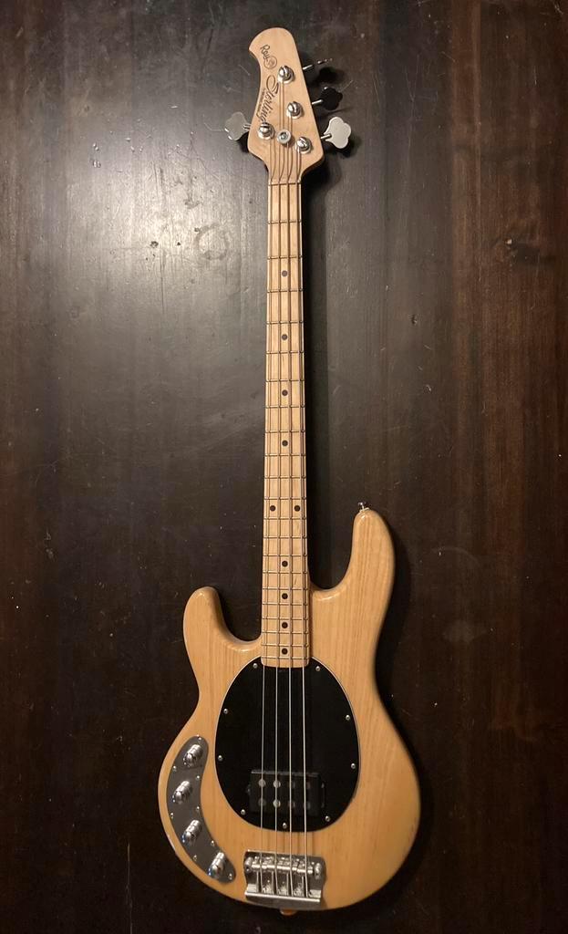 Basgitaar Ray34 Sterling by MusicMan Linkshandig, Muziek en Instrumenten, Snaarinstrumenten | Gitaren | Bas, Gebruikt, Ophalen