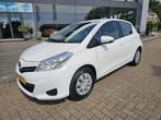 Toyota Yaris 1.0 VVT-i Now * Airco * Navi * Bluetooth * NAP, Auto's, Toyota, Euro 5, Stof, Gebruikt, Met garantie (alle)