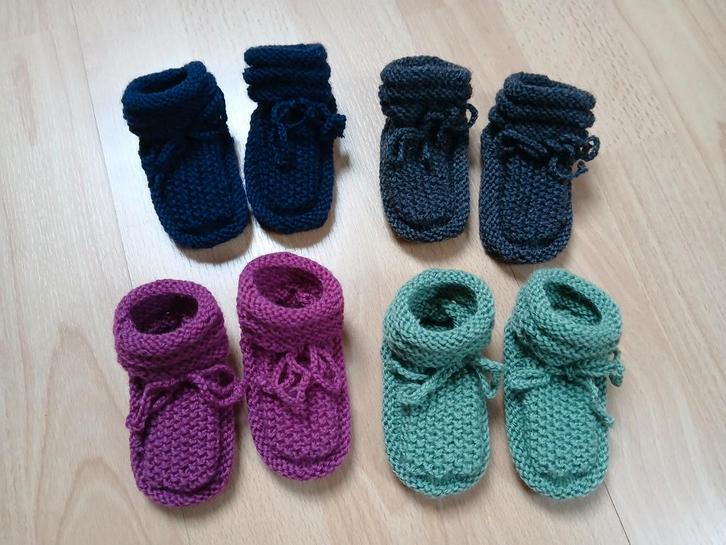 Gebreide babyslofjes van sokkenwol met merinowol. Nieuw., Kinderen en Baby's, Babykleding | Schoentjes en Sokjes, Nieuw, Jongetje of Meisje