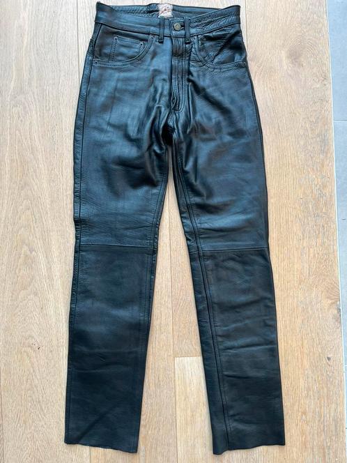 Zwart leren broek dames size 27 netjes, Kleding | Dames, Broeken en Pantalons, Gedragen, Maat 36 (S), Zwart, Lang, Verzenden